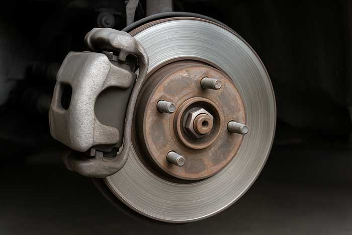 سوت کشیدن لنت ترمز نو ؛ علت چیست و چگونه برطرف می‌شود؟