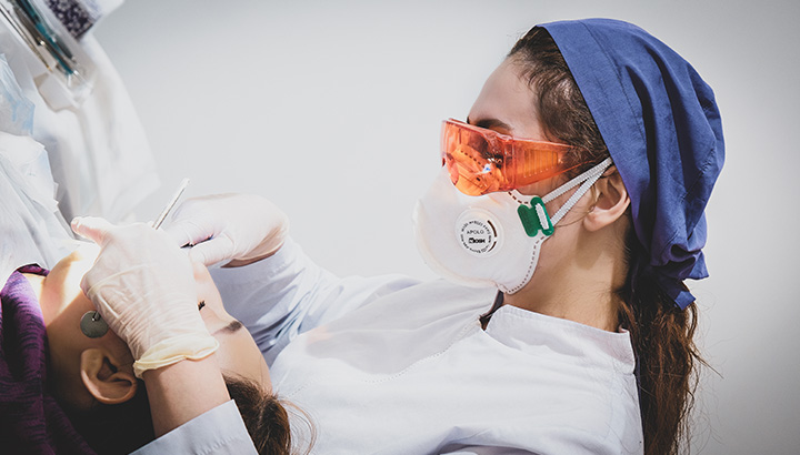 بهترین دندانپزشک زن در مشهد