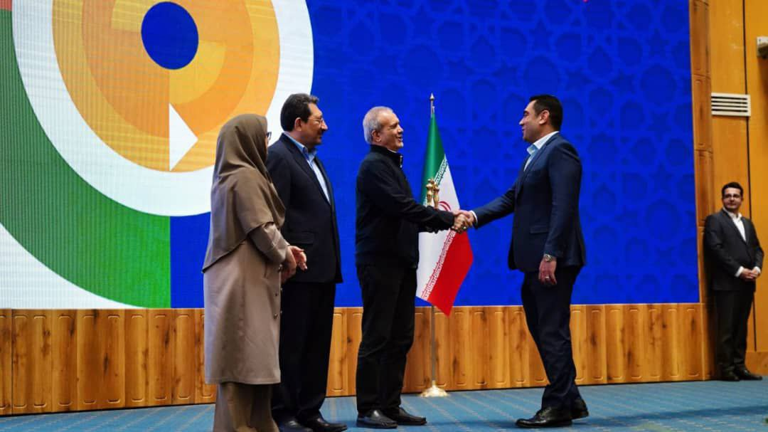 دریافت گواهینامه «واحد نمونه کشوری در کنترل کیفیت» توسط کشت و صنعت تکدانه 2