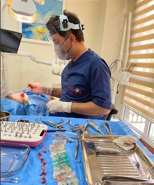 دکتر شهرام اسدی متخصص جراحی لثه