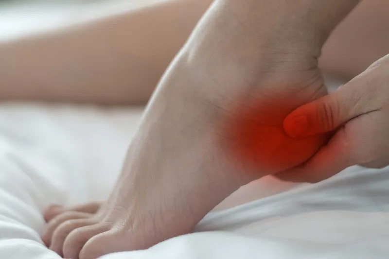 عوامل مؤثر بر بروز خار پاشنه؛ چرا این عارضه ایجاد میشود؟