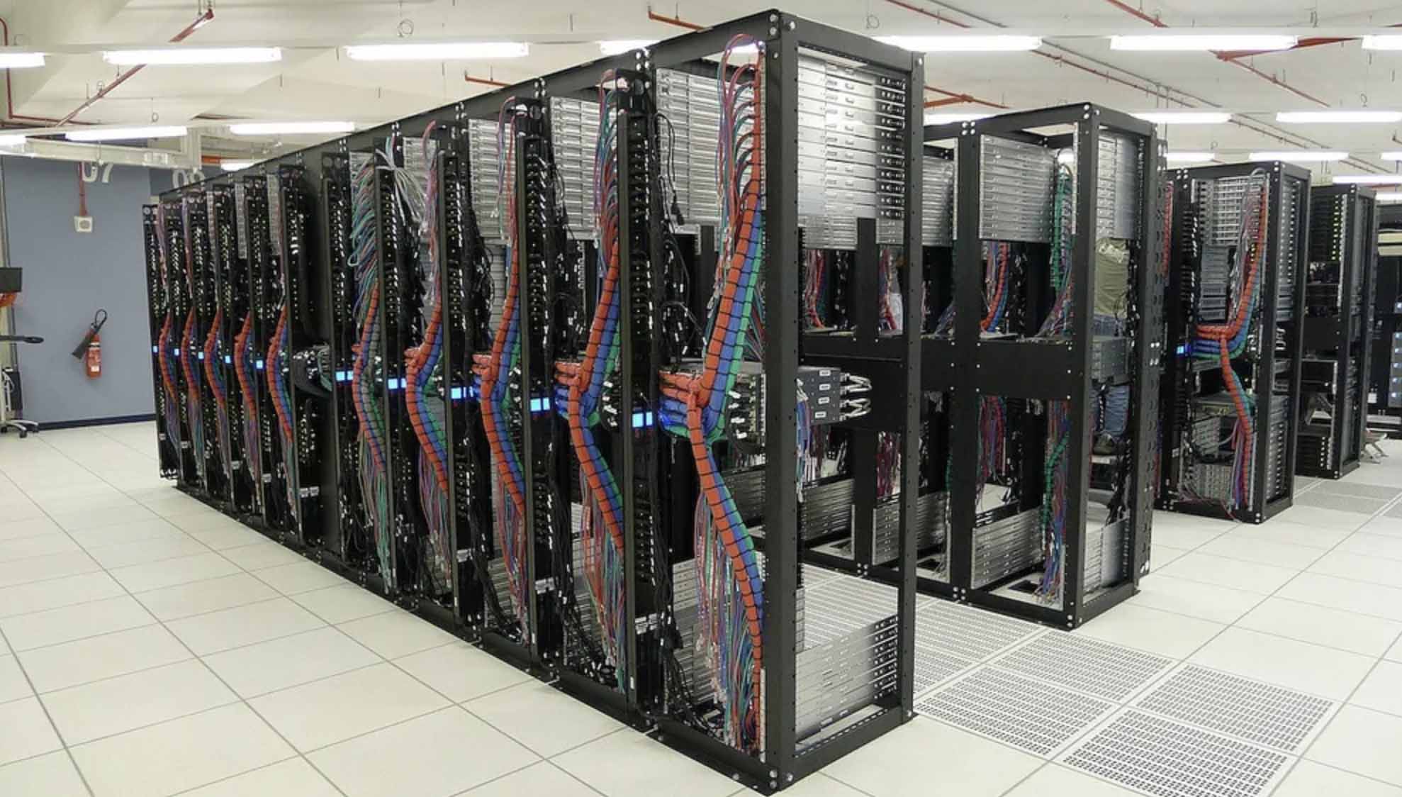 نقش طراحی استاندارد اتاق سرور در جلوگیری از اختلالات مکرر