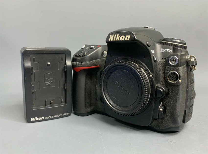 دوربین Nikon D300s&nbsp;دست دوم