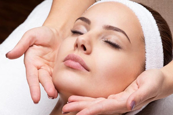 چرا آکادمی رویا هرندی برای برندینگ شخصی و حرفه ‌ای مهم است؟