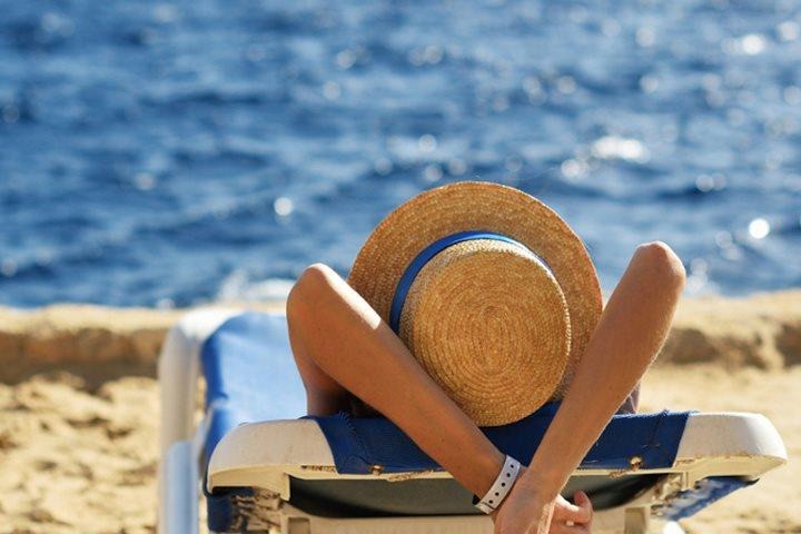 C:\Users\s\Desktop\How-to-sunbathe-and-tan-2.jpg